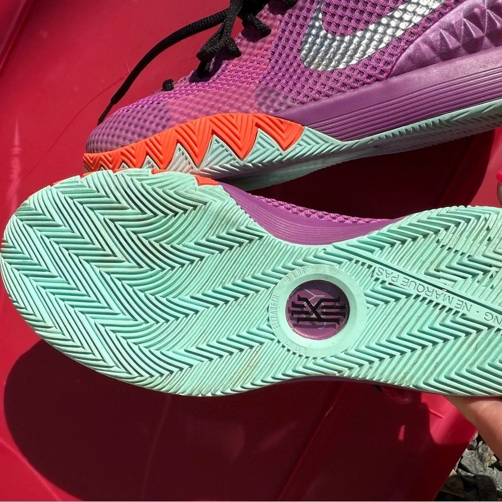 Nike 2014 High Top Basketball Shoes Kyrie 1 Y6 Easter Berry Sneakers breathable